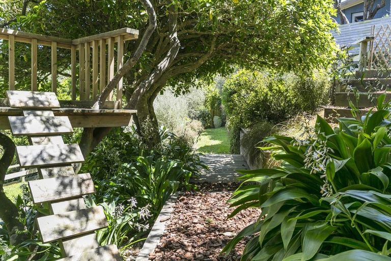 Photo of property in 153 Nevay Road, Miramar, Wellington, 6022