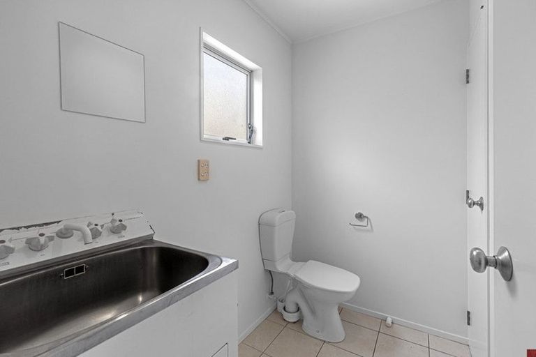 Photo of property in 8e/20 Ian Marwick Place, Birkenhead, Auckland, 0626