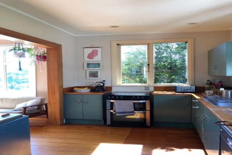 Photo of property in 2 Fernhill Terrace, Wadestown, Wellington, 6012