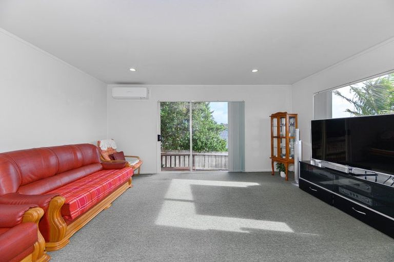 Photo of property in 60 Hewlett Road, Massey, Auckland, 0614