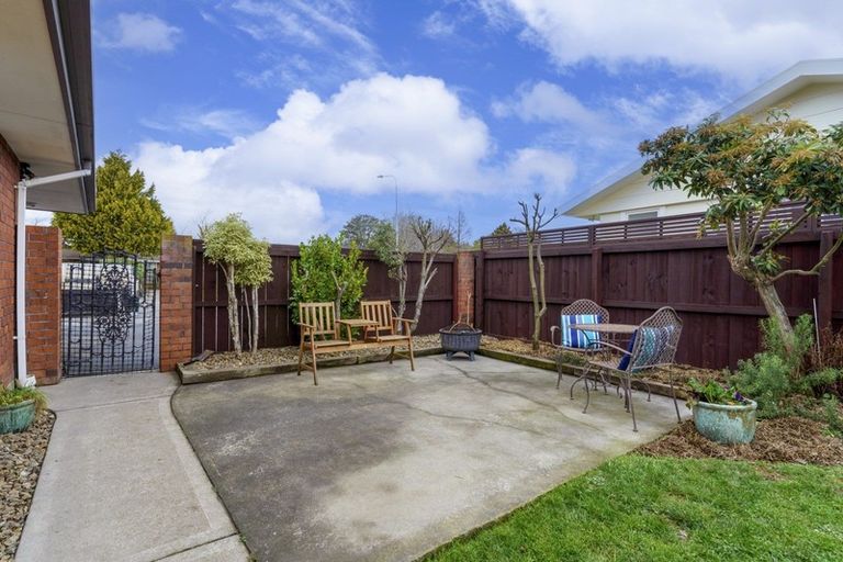 Photo of property in 1/25 La Perouse Place, Northcote, Christchurch, 8052