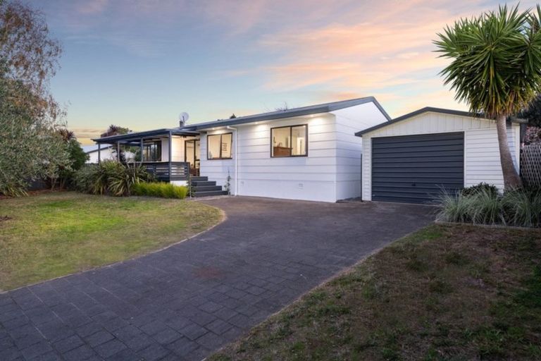 Photo of property in 4a Kimber Grove, Papamoa Beach, Papamoa, 3118
