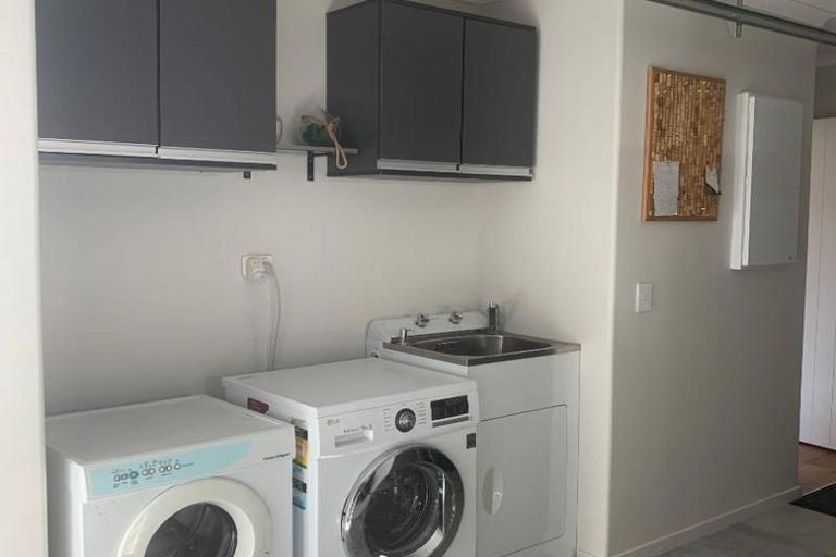 Photo of property in 25b Karaka Street, Merrilands, New Plymouth, 4312