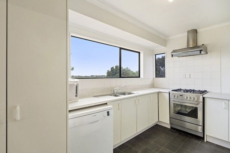 Photo of property in 1/14 Ridge Road, Waiake, Auckland, 0630