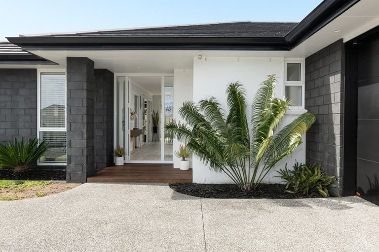 Photo of property in 12 Harding Drive, Papamoa Beach, Papamoa, 3118