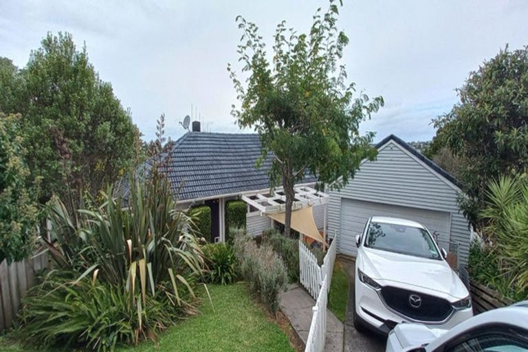 Photo of property in 1/18 Limmer Place, Browns Bay, Auckland, 0632