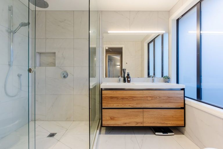 Photo of property in 11 Sharon Road, Waiake, Auckland, 0630