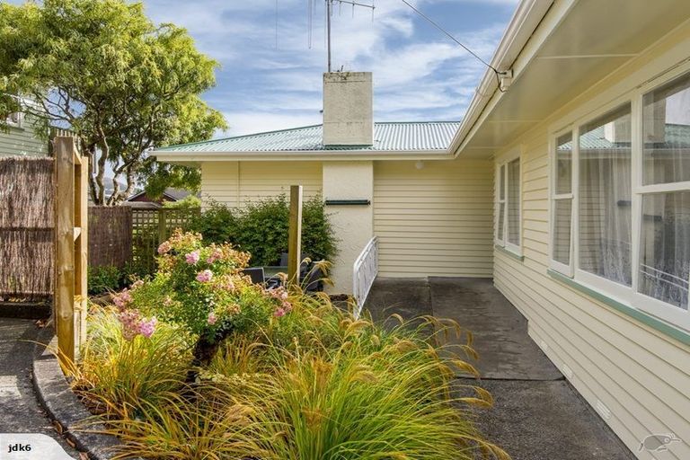 Photo of property in 10 Oriel Place, Tawa, Wellington, 5028