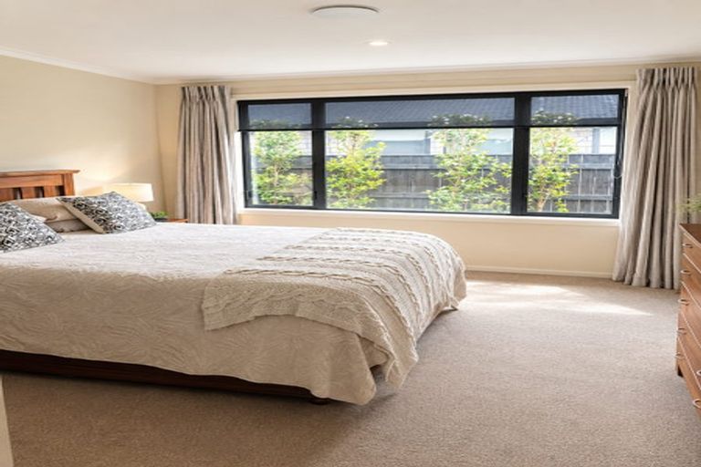 Photo of property in 2 Angus Place, Carterton, 5713