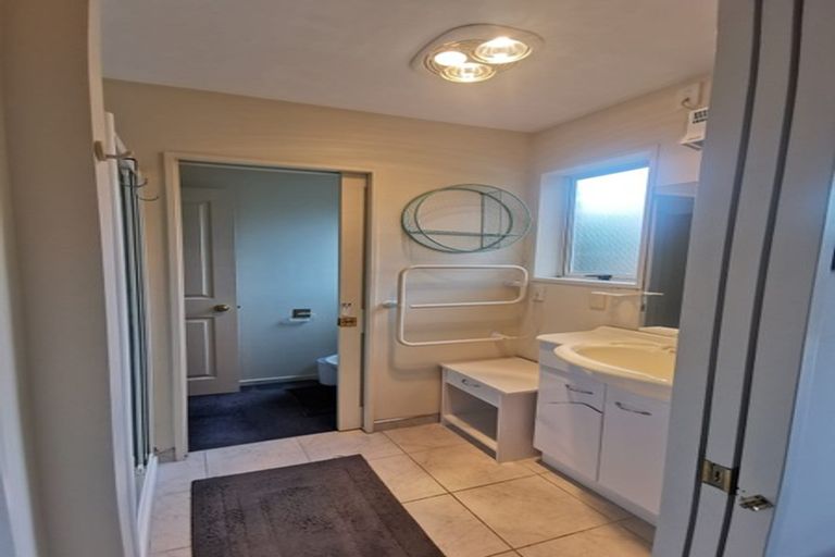 Photo of property in 4 Rosefield Lane, Northcote, Christchurch, 8052