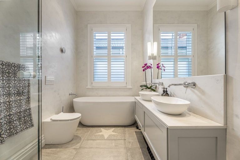 Photo of property in 9 Shoal Bay Road, Devonport, Auckland, 0624