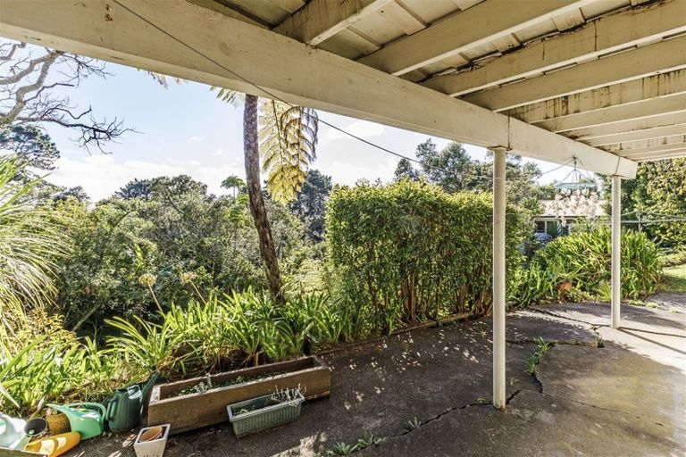 Photo of property in 399 Wairau Road, Totara Vale, Auckland, 0629