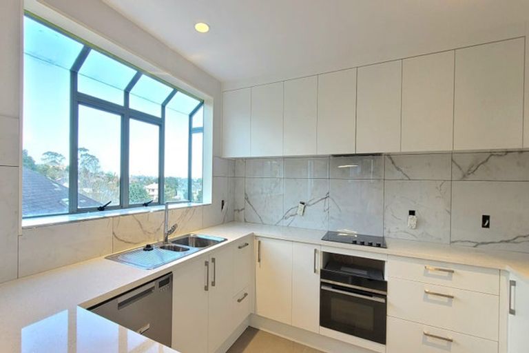Photo of property in 2/6 Arirang Rise, Pinehill, Auckland, 0632