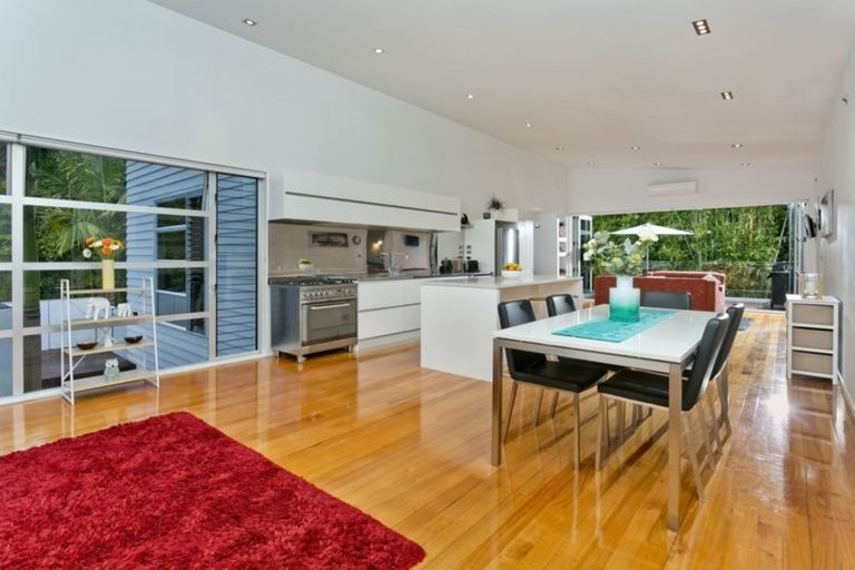 Photo of property in 16c Charmaine Road, Torbay, Auckland, 0630