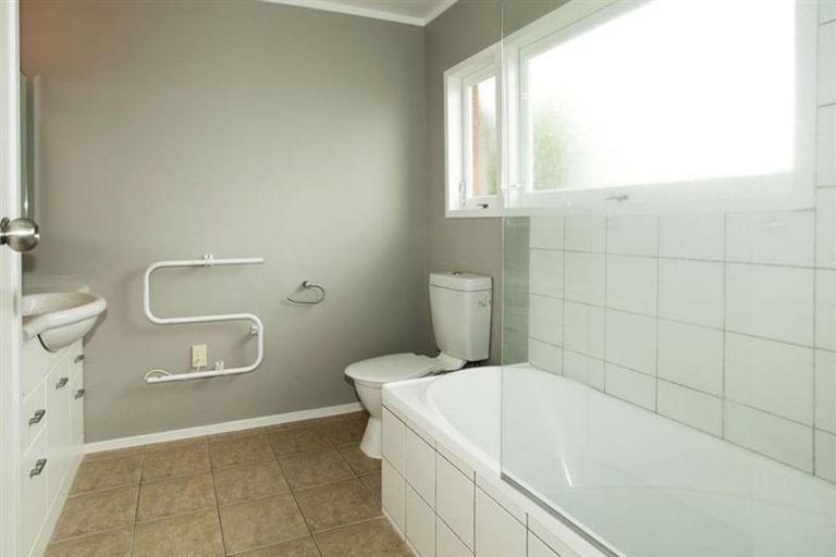 Photo of property in 1/134 Calliope Road, Stanley Point, Auckland, 0624