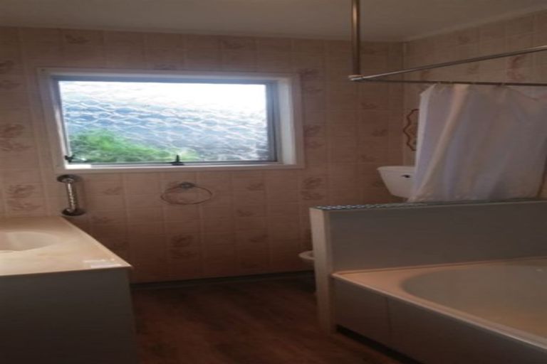 Photo of property in 1/101 Mcleod Road, Te Atatu South, Auckland, 0610