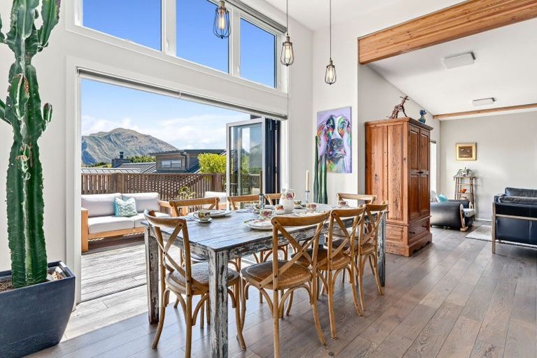 Photo of property in 20 Edgewood Place, Wanaka, 9305