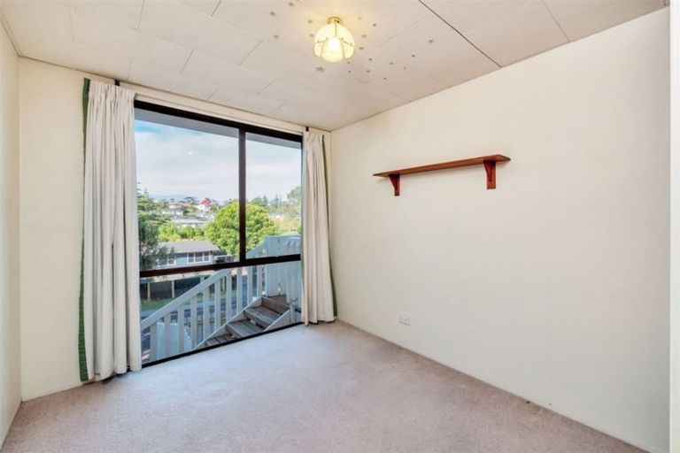 Photo of property in 1/9 Lucinda Place, Glen Eden, Auckland, 0602