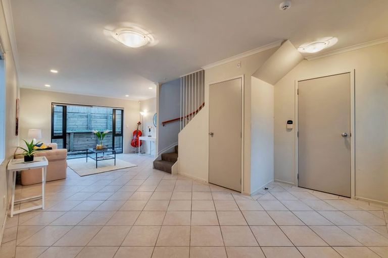 Photo of property in 11 Barnea Circle, Glen Eden, Auckland, 0602