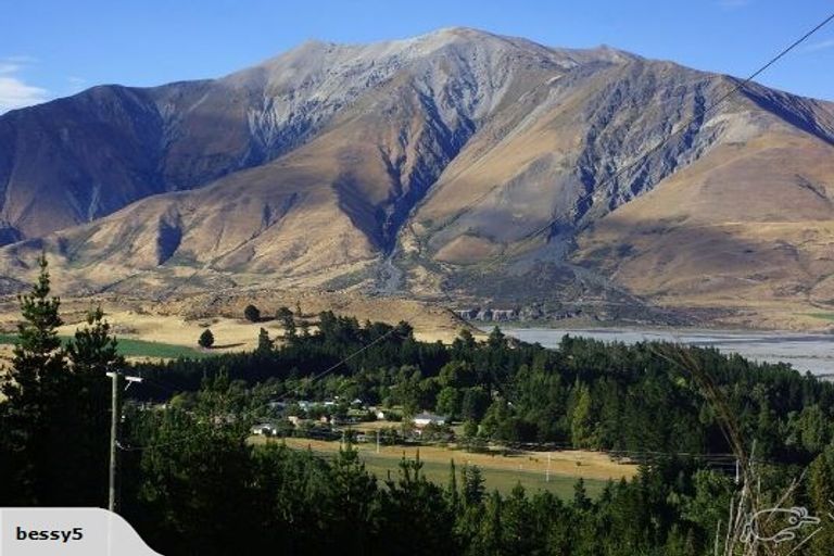 Photo of property in 11 Hart Place, Lake Coleridge, 7572