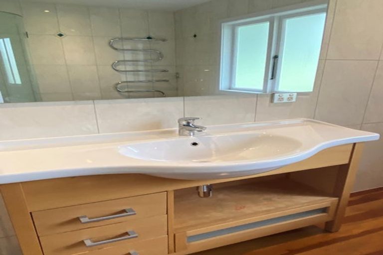 Photo of property in 26 West Lynn Road, Titirangi, Auckland, 0604