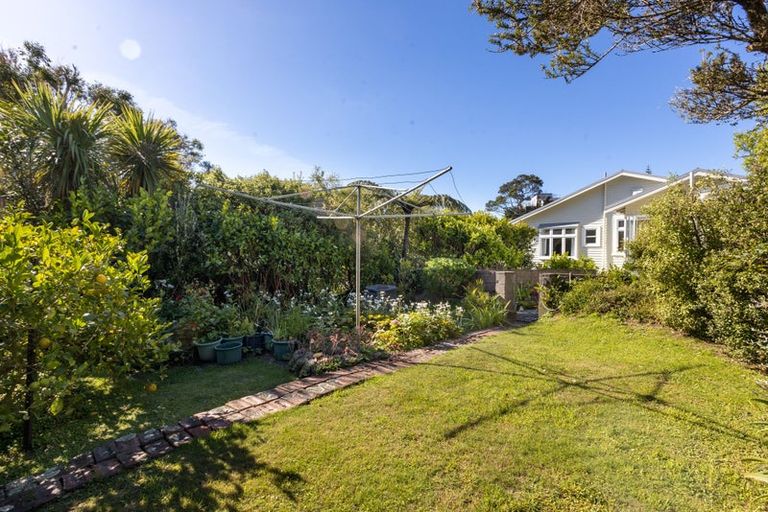 Photo of property in 16 Butt Street, Brooklyn, Wellington, 6021