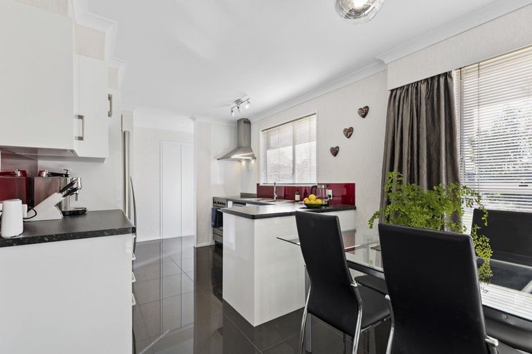 Photo of property in 6 Humphries Place, Awapuni, Palmerston North, 4412