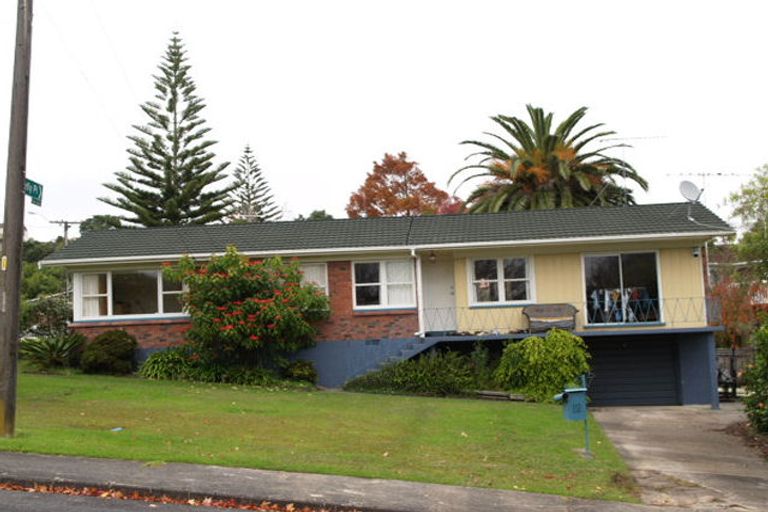 Photo of property in 18 Liston Crescent, Cockle Bay, Auckland, 2014