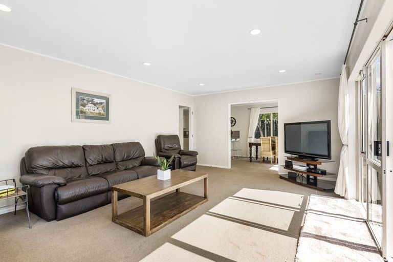 Photo of property in 2/13 Eversleigh Road, Belmont, Auckland, 0622