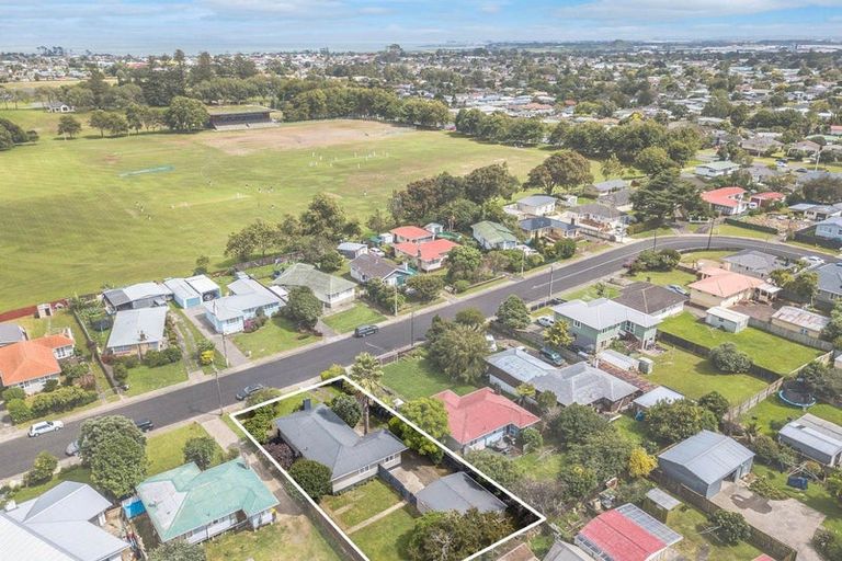 Photo of property in 14 Eddowes Street, Manurewa, Auckland, 2102