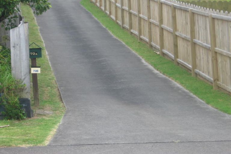 Photo of property in 2/70 Athena Drive, Totara Vale, Auckland, 0629