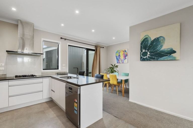 Photo of property in 75 Te Oneroa Way, Long Bay, Auckland, 0630