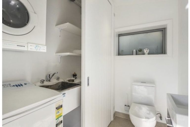 Photo of property in 3 Shalimar Crescent, Khandallah, Wellington, 6035