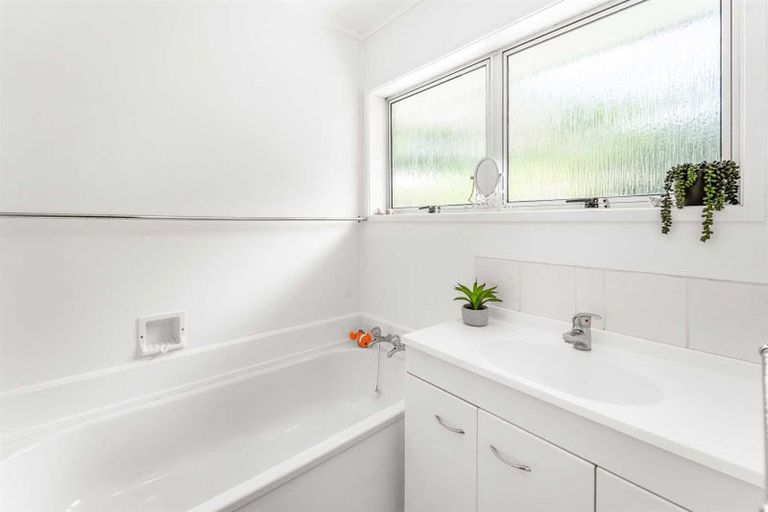 Photo of property in 8 Newstead Avenue, Browns Bay, Auckland, 0632