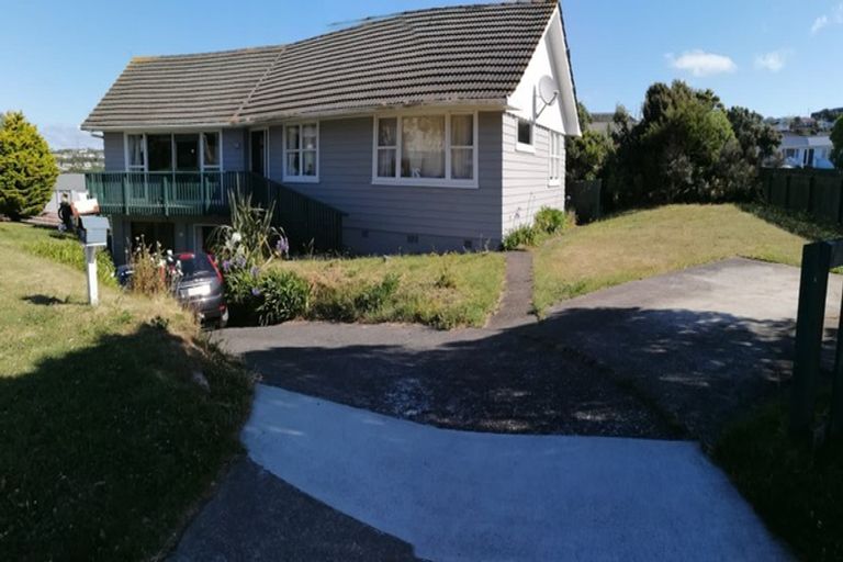 Photo of property in 53 Stewart Drive, Newlands, Wellington, 6037