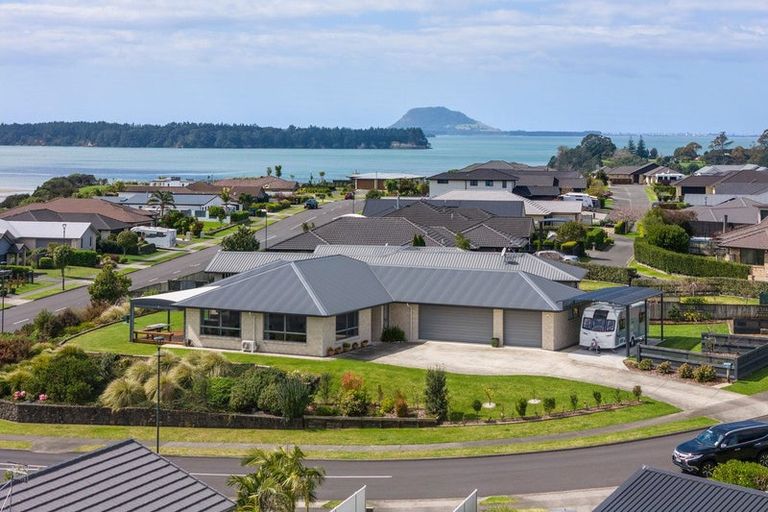 Photo of property in 1 Vantage Place, Omokoroa, 3114