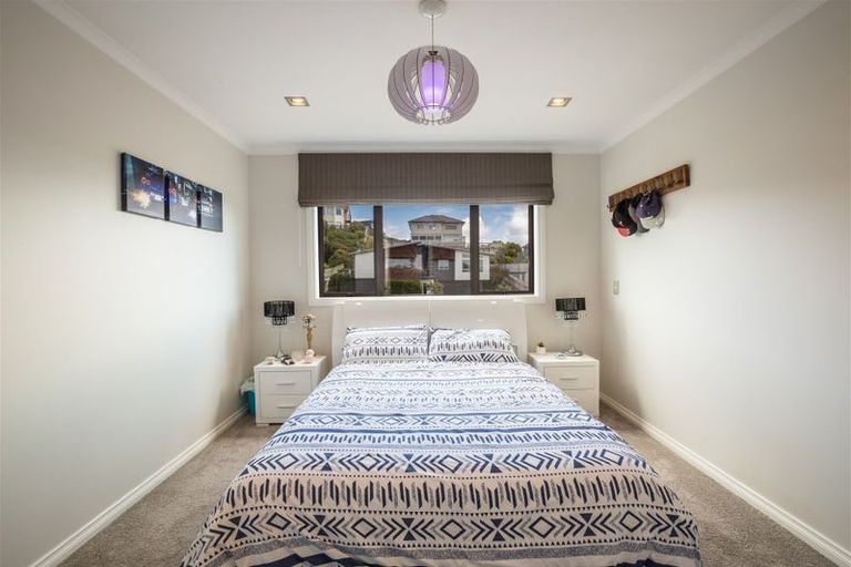 Photo of property in 12 Aoraki Rise, Aotea, Porirua, 5024