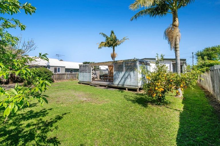 Photo of property in 17 Parakai Avenue, Parakai, 0830