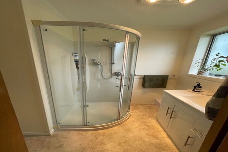 Photo of property in 4/50 Paynters Avenue, Strandon, New Plymouth, 4312