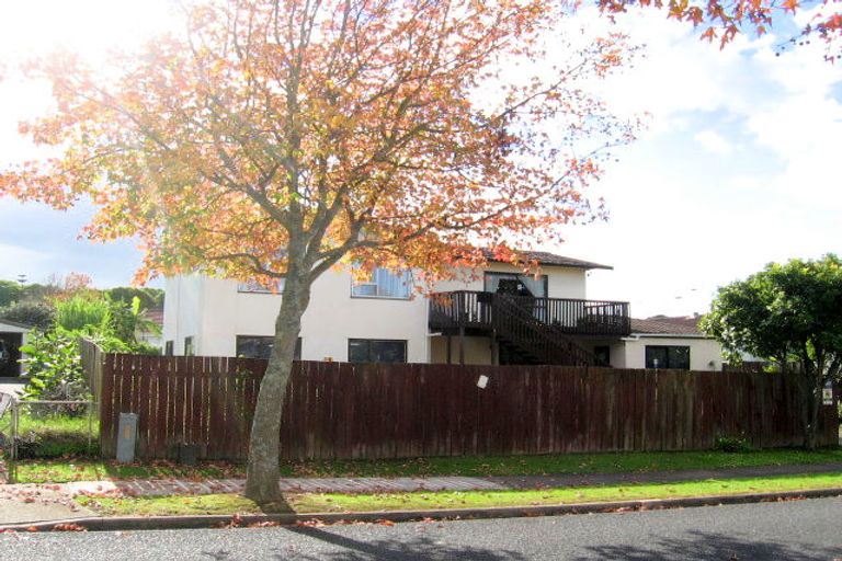 Photo of property in 88 Sikkim Crescent, Clover Park, Auckland, 2019