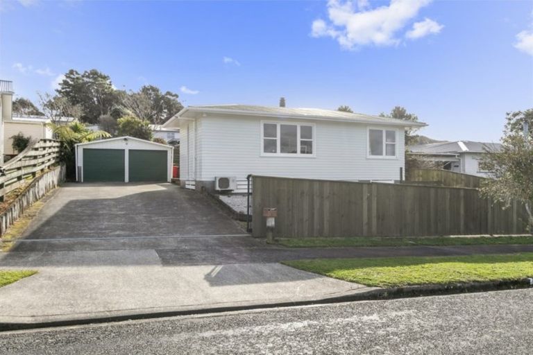 Photo of property in 19 Cherry Blossom Grove, Maungaraki, Lower Hutt, 5010