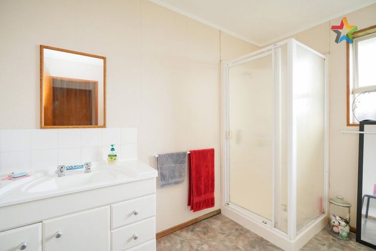 Photo of property in 6 Manse Street, Edendale, 9825