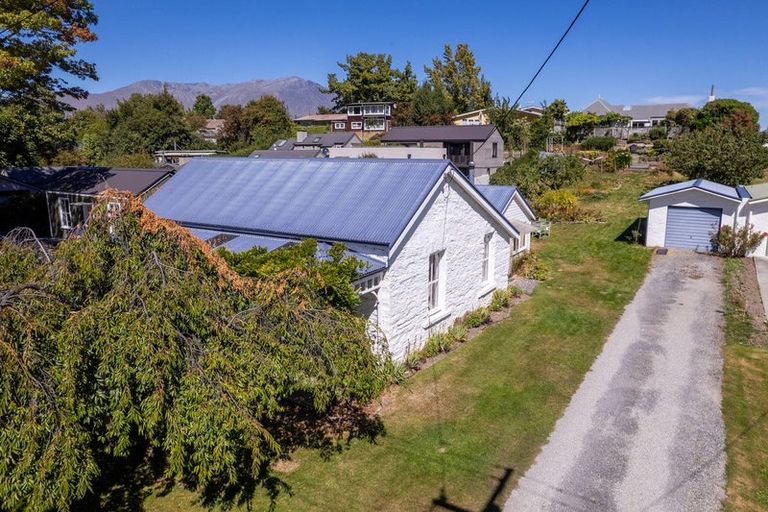 Photo of property in 16 Caernarvon Street, Arrowtown, 9302