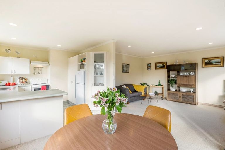 Photo of property in 8a Chilton Drive, Paraparaumu, 5032