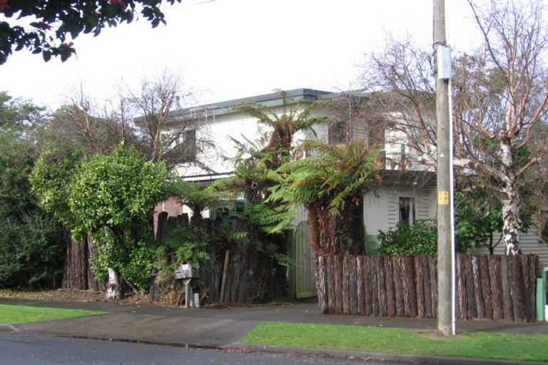 Photo of property in 14 Stirling Crescent, Hokowhitu, Palmerston North, 4410