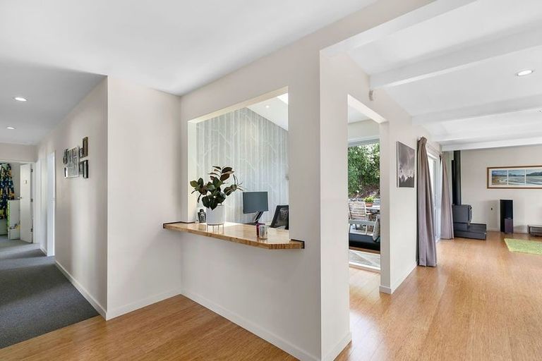 Photo of property in 10 Goddard Grove, Churton Park, Wellington, 6037