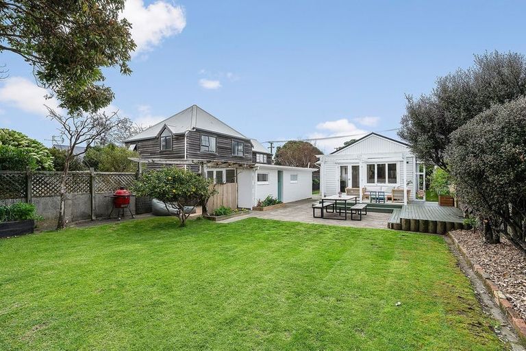 Photo of property in 39 Tuatoru Street, Eastbourne, Lower Hutt, 5013
