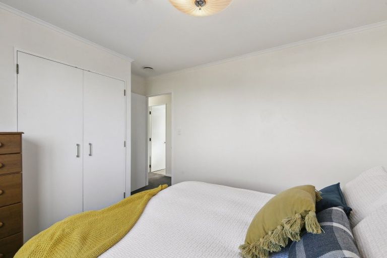 Photo of property in 5 Ladbrooke Drive, Newlands, Wellington, 6037