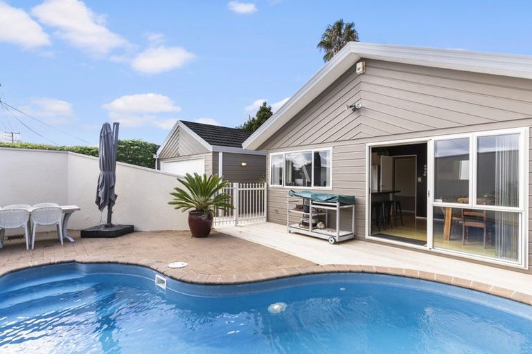 Photo of property in 82 Arran Road, Browns Bay, Auckland, 0630