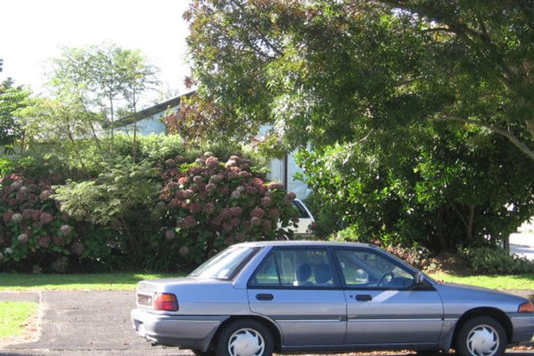 Photo of property in 102 Beach Road, Te Atatu Peninsula, Auckland, 0610